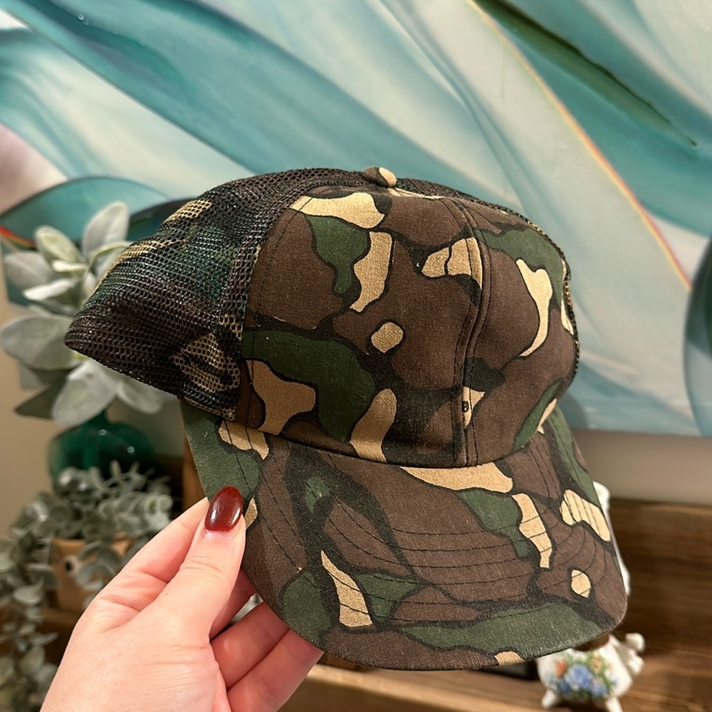 🧢 Vintage Duck Bay Camo 6-Panel Mesh Snapback Trucker Hat